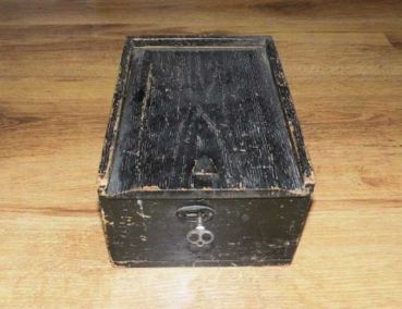 alte Holzkiste aus dem 1 Weltkrieg, 1 WK