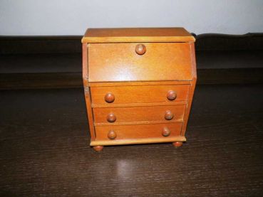 Sekretär für die Puppenstube