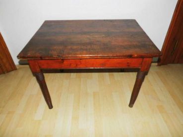 uriger alter Couchtisch, Beistelltisch in massivholz stabil Top