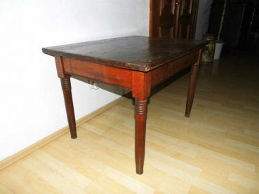 Preview: uriger alter Couchtisch, Beistelltisch in massivholz stabil Top