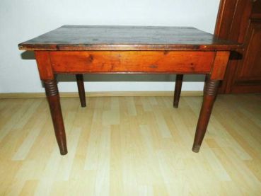 Preview: uriger alter Couchtisch, Beistelltisch in massivholz stabil Top