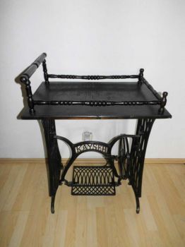 Bestelltisch aus Untergestell Nähmaschine Kayser,Guß