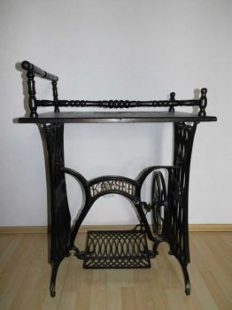 Preview: Bestelltisch aus Untergestell Nähmaschine Kayser,Guß