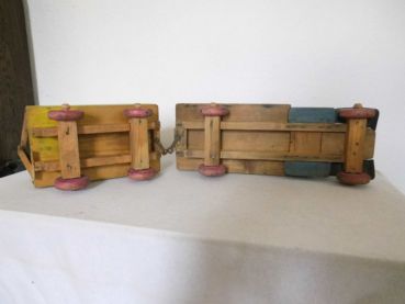 altes Holzspielzeug Holzauto Transporte LKW