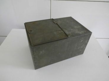 sehr alte Blechkiste, Metallkiste, Blechtruhe aus Weißblech