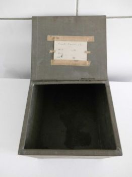 Preview: sehr alte Blechkiste, Metallkiste, Blechtruhe aus Weißblech