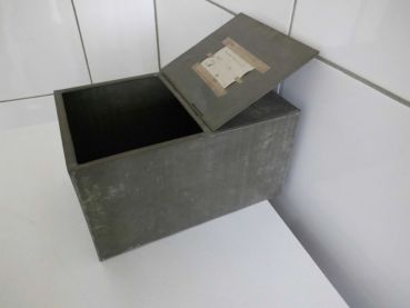 Preview: sehr alte Blechkiste, Metallkiste, Blechtruhe aus Weißblech