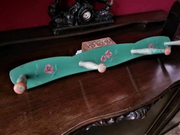 Preview: alte Wandgarderobe, Bauernmalerei, Hakenleiste, Garderobe, handbemalt, Blumenmotiv