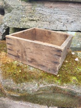 Preview: kleine urige Holzkiste, Aufbewahrung, super Deko