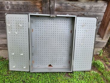 Preview: alter Werkzeugschrank, Waggonbau Görlitz, Wandschrank, Metallschrank, Blechschrank,