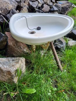 Preview: altes Eck Guss Waschbecken, Ausgussbecken Emailliert, Pflanztopf