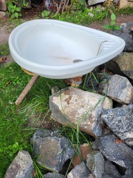 Preview: altes Eck Guss Waschbecken, Ausgussbecken Emailliert, Pflanztopf