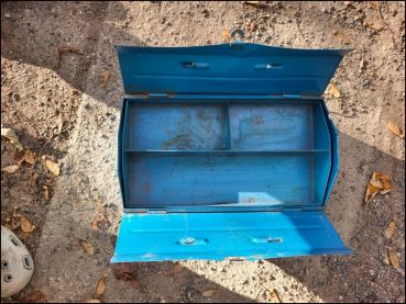 Preview: alte Werkzeugkiste, Werkzeugkoffer, Metallkiste, Oldtimer, Top