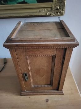 alter Hängeschrank aus Eiche, um 1900, Naturholz, Wandschrank, Arzneischrank, Medizinschrank, Erste Hilfe Schrank