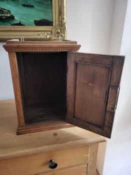 alter Hängeschrank aus Eiche, um 1900, Naturholz, Wandschrank, Arzneischrank, Medizinschrank, Erste Hilfe Schrank