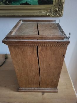 alter Hängeschrank aus Eiche, um 1900, Naturholz, Wandschrank, Arzneischrank, Medizinschrank, Erste Hilfe Schrank