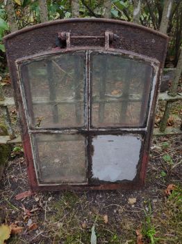 sehr altes Dachfenster Dachluke Gusseisen