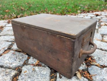 Preview: alte Holzkiste, Werkstattkasten, Aufbewahrung