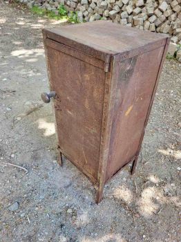 Preview: alter Metallschrank, Blechschrank, Industrieschrank