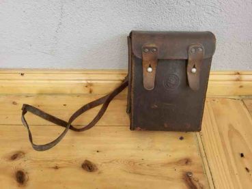 alte kleinere Erste Hilfe Leder Tasche Militärtasche Armee Sanitätertasche