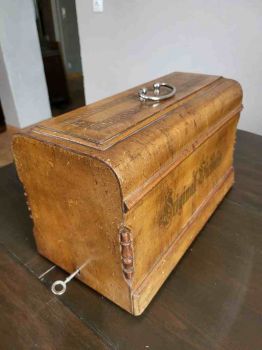 Preview: alte Abdeckhaube für Victoria Nähmaschine, Deckel, Haube