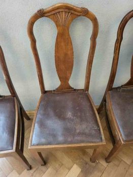 Preview: 5 alte Holzstühle