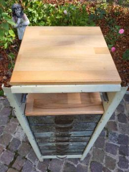 Preview: alter Metallschrank, Werkstattschrank, Schubladenschrank, Fabrikschrank