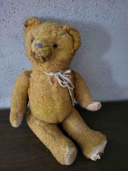 sehr alter Teddybär, Stroh / Holzwolle Füllung