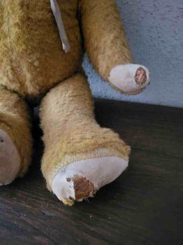sehr alter Teddybär, Stroh / Holzwolle Füllung