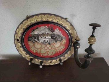 alter Biedermeier Hutgarderobe Hutständer Huthalter mit Stickerei