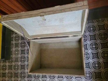 alte Runddeckeltruhe, Schatzkiste, Holztruhe, Truhe, Weichholz