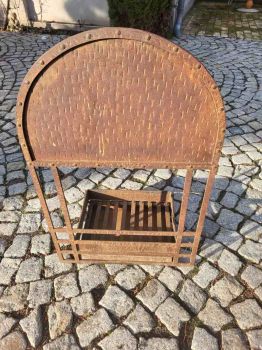 Preview: altes Metallgestell mit Ablage und Schublade, super Deko