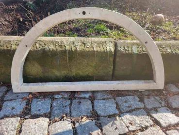 altes Holzfenster, Fenster, halbrund, Dekoration