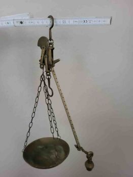 Krämerwaage mit Messingschale Waage, Blumenampel