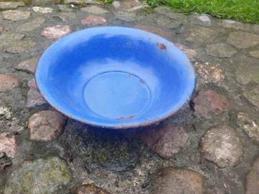 blaue emaille Schüssel, Waschschüssel, Pflanzschale, Pflanztopf