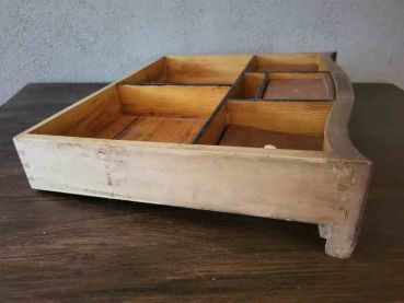 uralte Schublade aus einem Biedermeier Nähkastenschrank