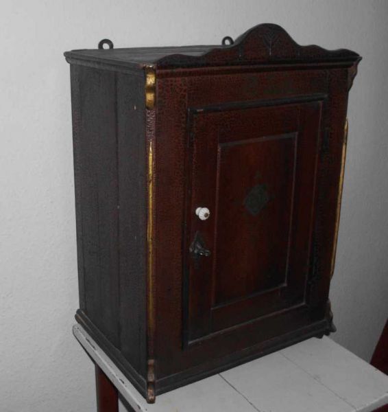 alter Biedermeier Wandschrank, Top erhalten