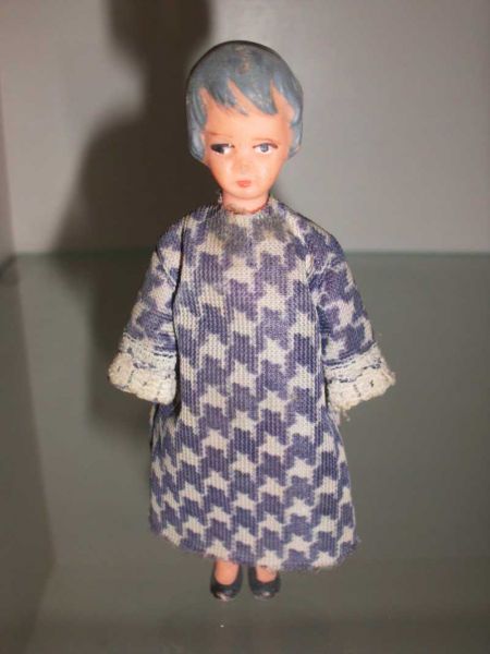 Puppe für Puppenstube