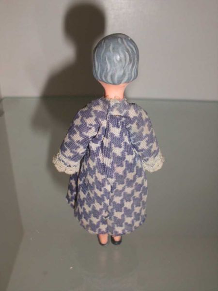 Puppe für Puppenstube