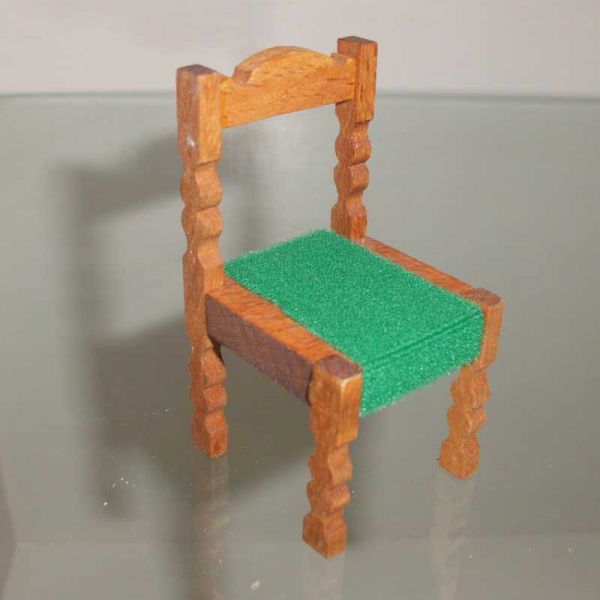Holzstuhl für die Puppenstube