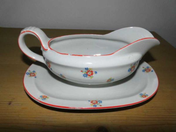 hübsche Sauciere von Felda / Rhön mit Blumenmuster