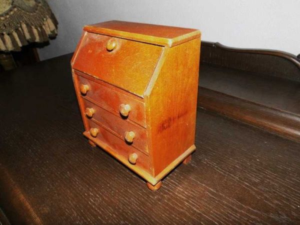 Sekretär für die Puppenstube