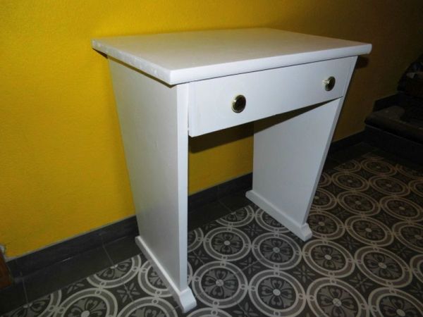 hübscher Beistelltisch mit Schublade, Garderobenschränkchen, Telefonschrank