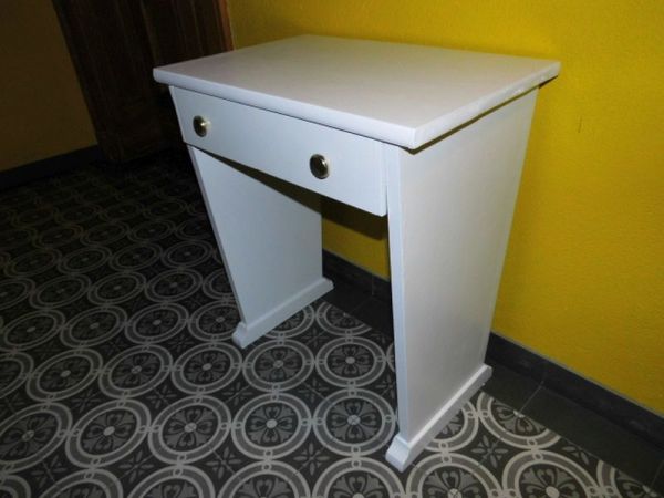 hübscher Beistelltisch mit Schublade, Garderobenschränkchen, Telefonschrank