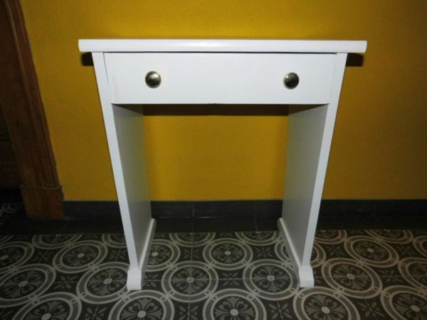 hübscher Beistelltisch mit Schublade, Garderobenschränkchen, Telefonschrank