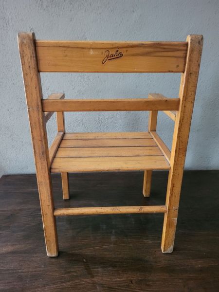 alter Kinderstuhl von Jahn, Holzstuhl, Schulstuhl,