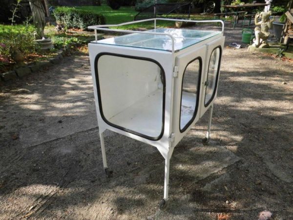 Krankenhaus / Arzt Schrank 30er Jahre, Glasvitrine