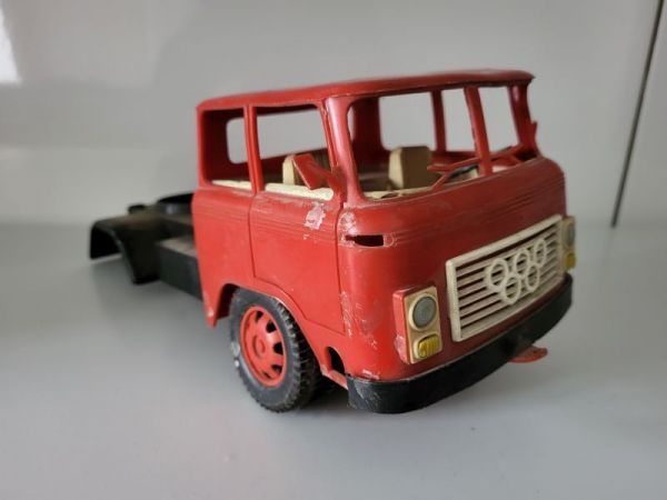 alter Spielzeug LKW Audi aus der DDR, Ersatzteilspender
