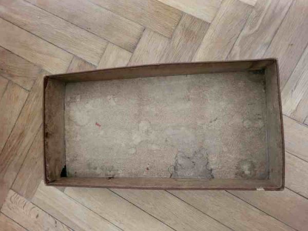 sehr tiefe Schublade aus Pappe, 30er Jahre Schubkasten, Muschelgriff