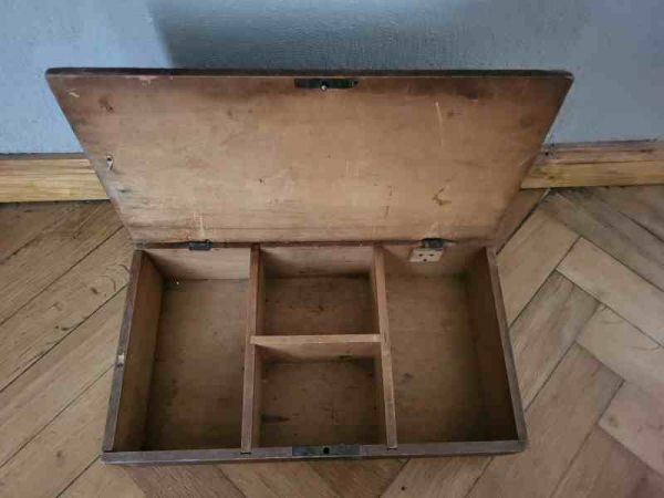 alte Holzkiste , Schmückkästchen, Schatulle, Verzierungen, Holzschnitzerei